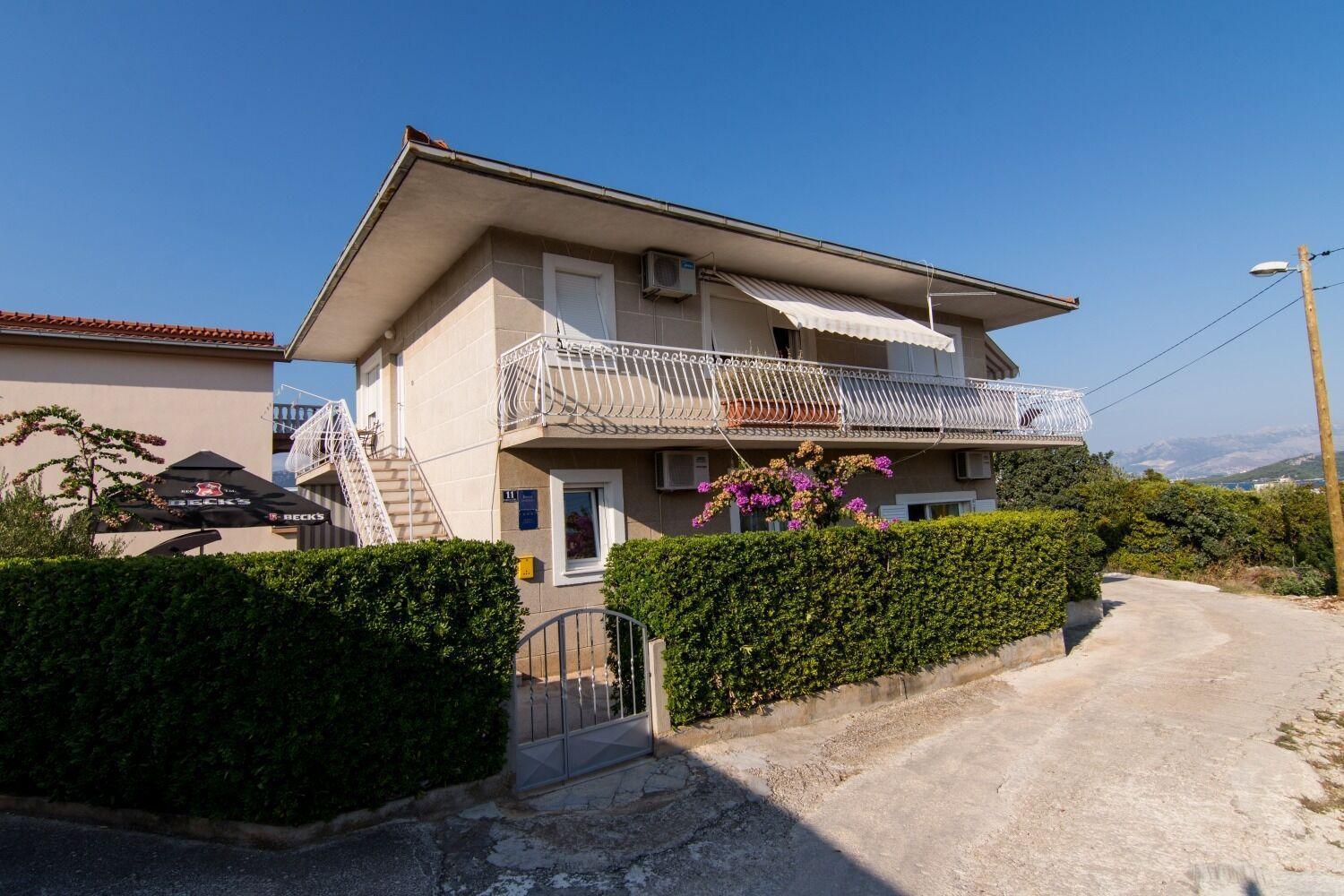 Apartments Ivica - Garden Terrace Slatine Luaran gambar